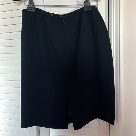 Tahari beautiful 2 piece embellished jacket and skirt size 14 - Picture 4 of 11